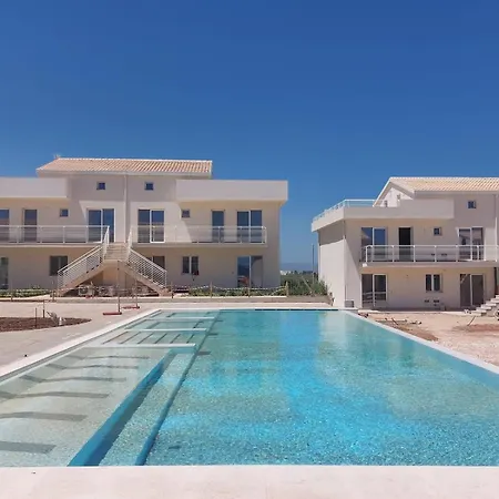 Apartment With Sea View *